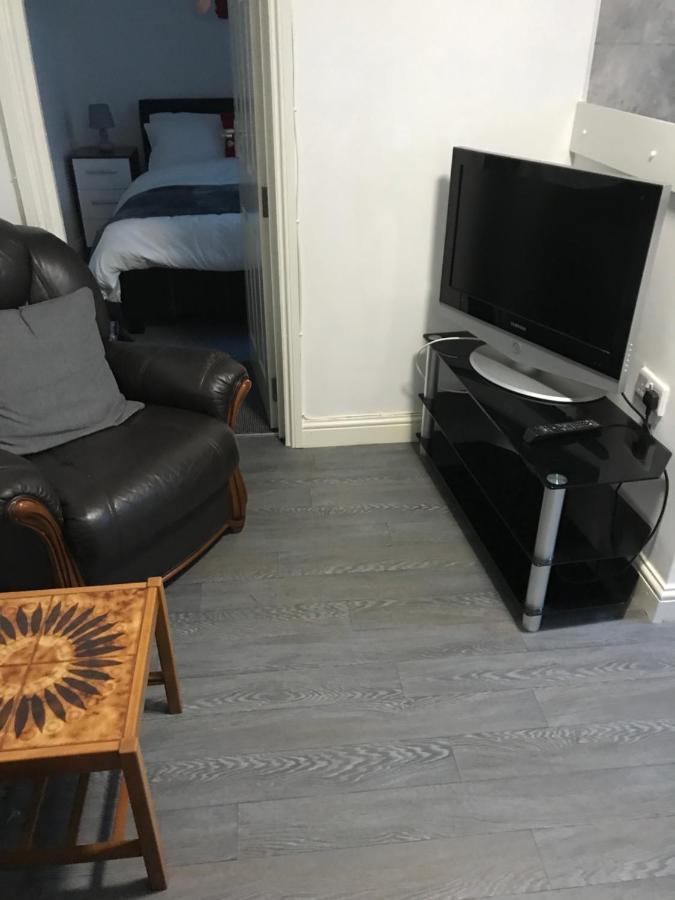 2 Bedroom Apartment 普里茅斯 外观 照片